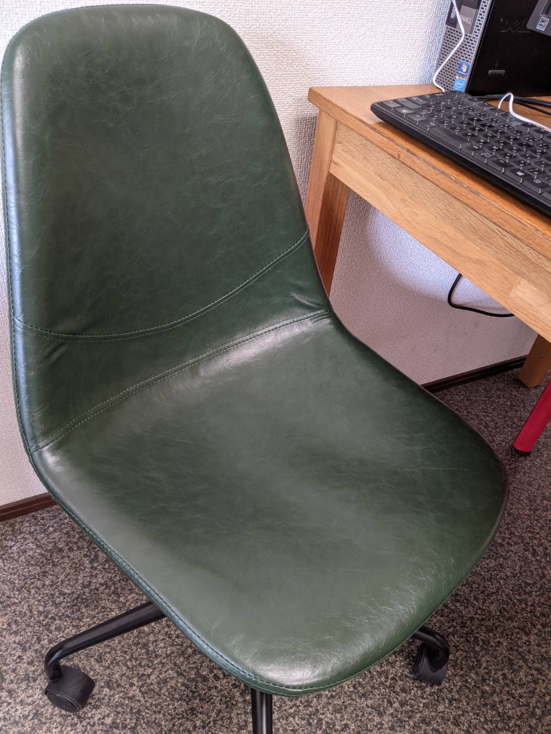 深緑の椅子